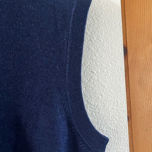 Men's Turbury SZ Large Merino Wool Sweater Vest  (Navy Blue Color) Soft - Picture 5 of 10
